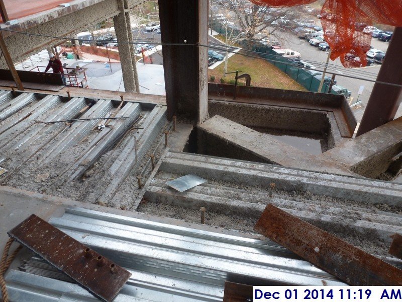 Fixing the pour stop at the 4th Floor East Elevation  (1)